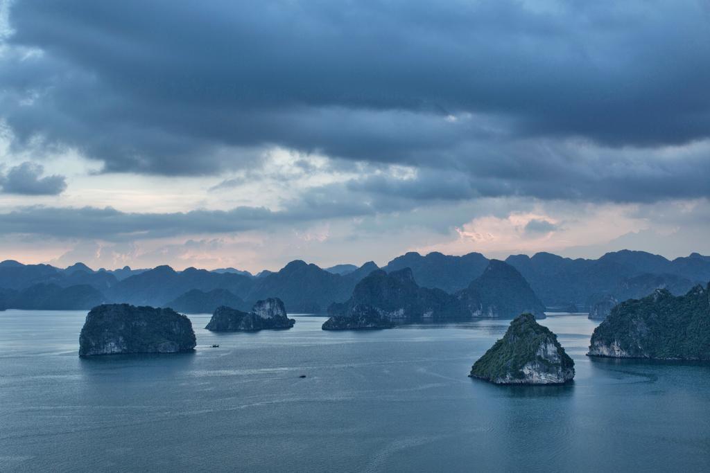 Secret Halong Cruise Hotel Ha Long Exterior photo