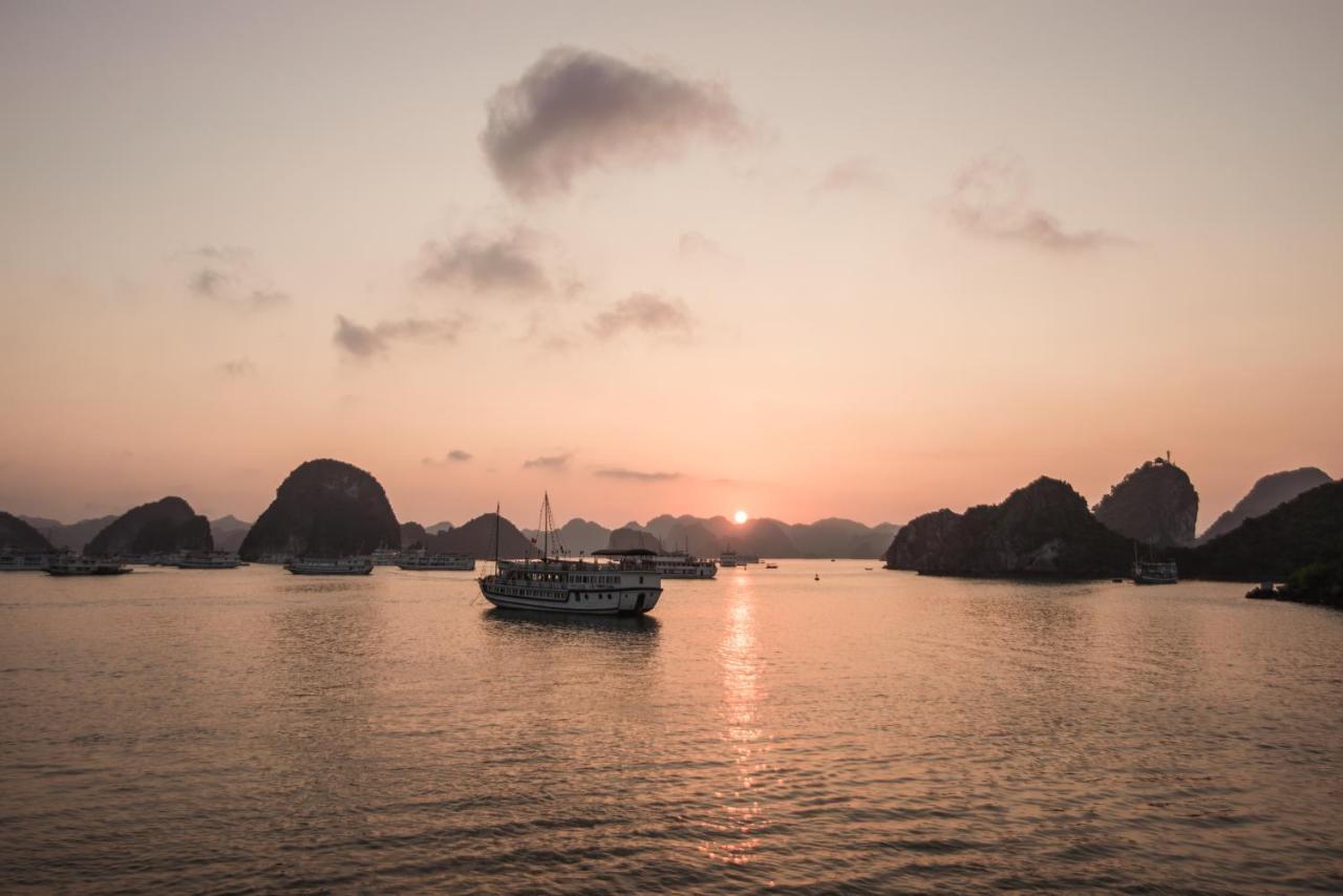 Secret Halong Cruise Hotel Ha Long Exterior photo